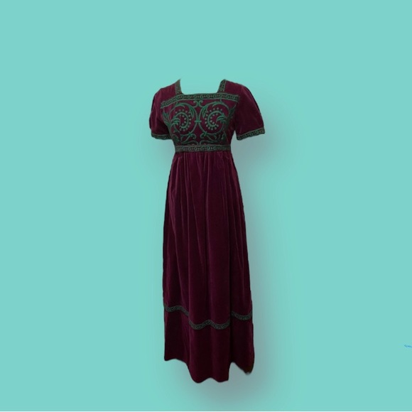 Vintage Beverly Paige velvet maxi embroidered cottage core dress shirt sleeve - Picture 2 of 16